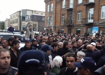 Գյումրիում անկառավարելի վիճակ է. փոխոստիկանապետերը ժամանեցին․ Ուղիղ միացում